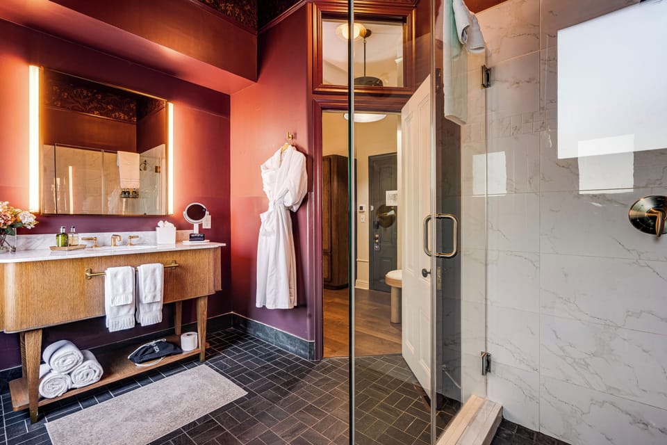 Room, 1 Queen Bed | Bathroom | Shower, eco-friendly toiletries, hair dryer, bathrobes