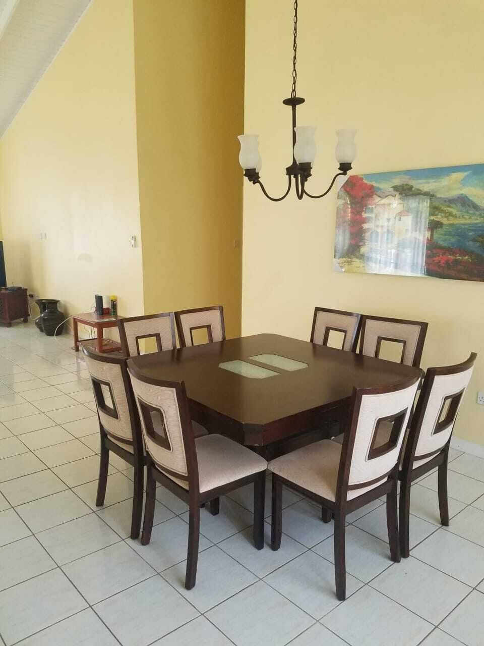 House | In-room dining