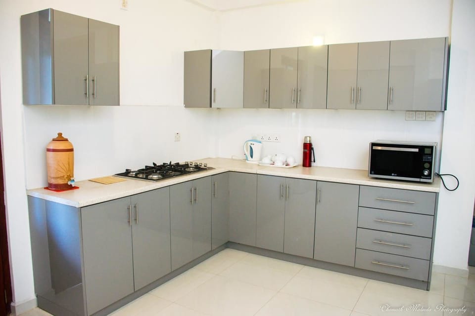 Deluxe Double Room | Shared kitchen | Fridge, coffee/tea maker, cookware/dishes/utensils