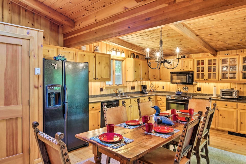 Dining Table | Dishware & Flatware Provided