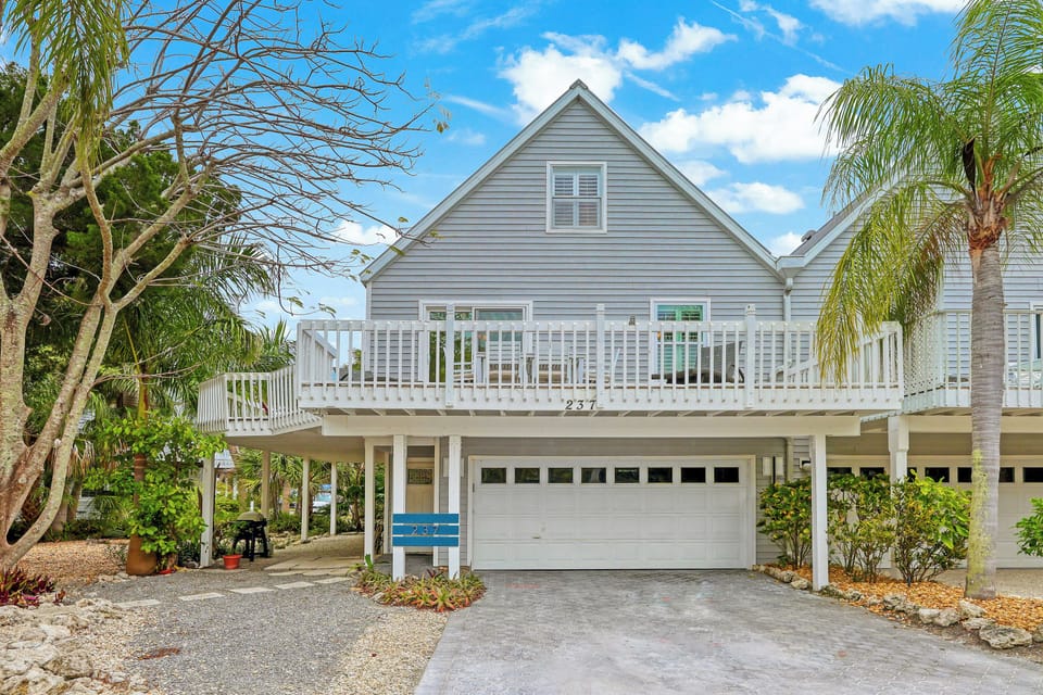 Island Tropical Villa Anna Maria