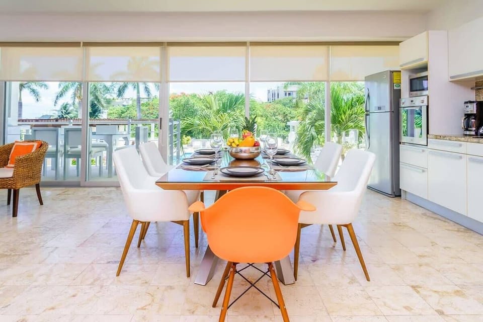 Dining table for 6 for laughs around the table!