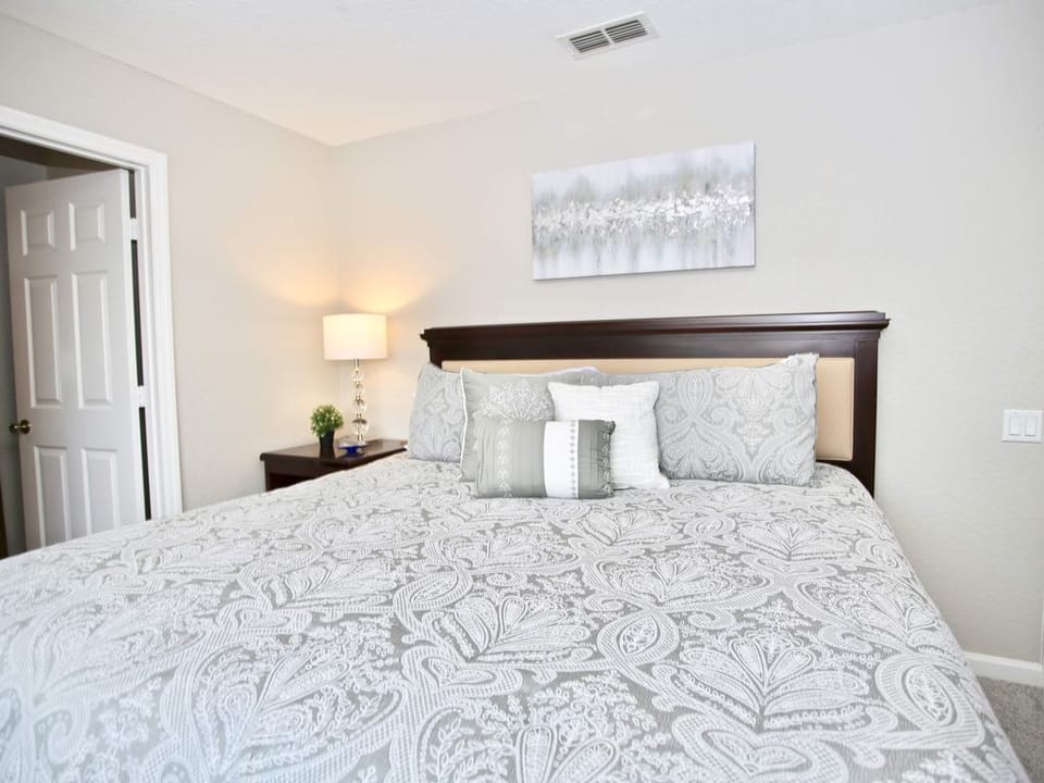 Upstairs King Bedroom