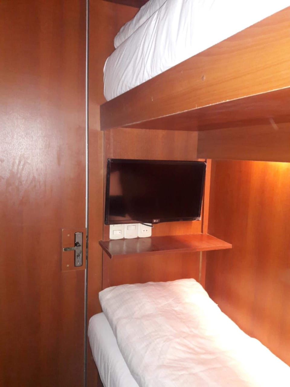 Hypo-allergenic bedding available, soundproofing, WiFi (free)