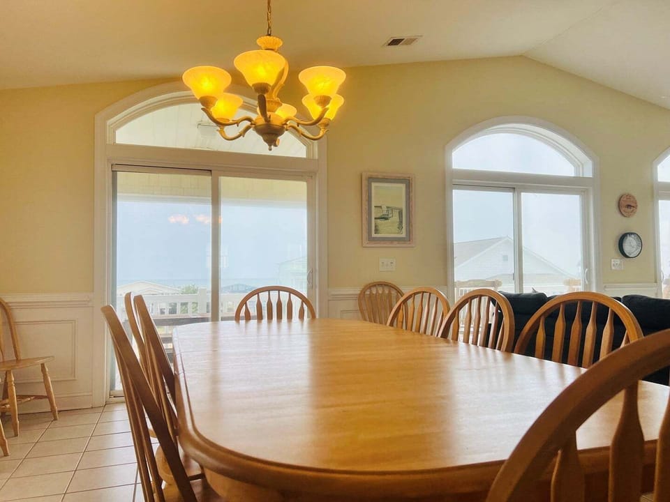 Upper level sitting area, dining room