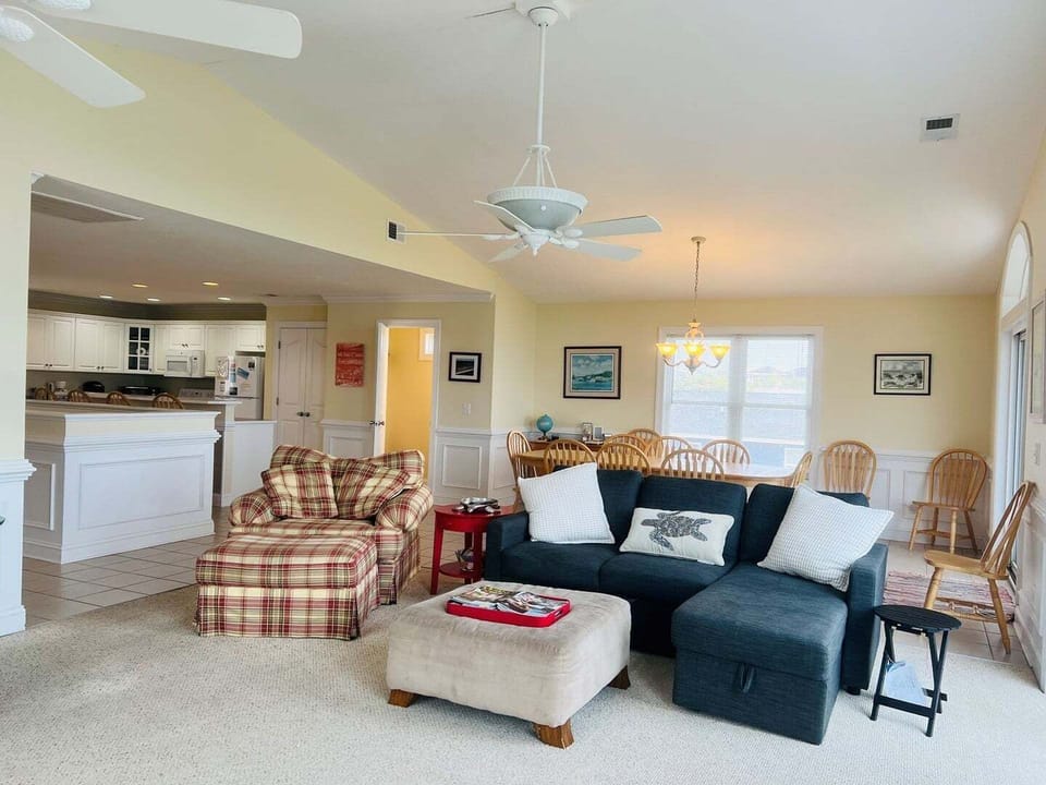 Upper level living area
