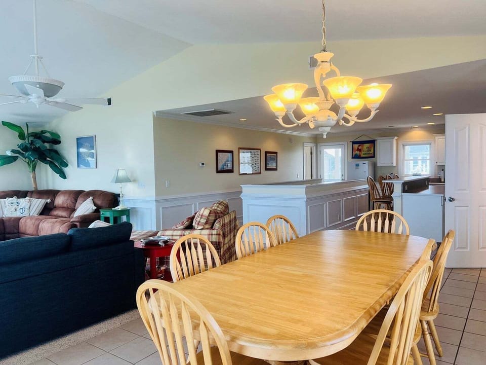 Upper level sitting area, dining room