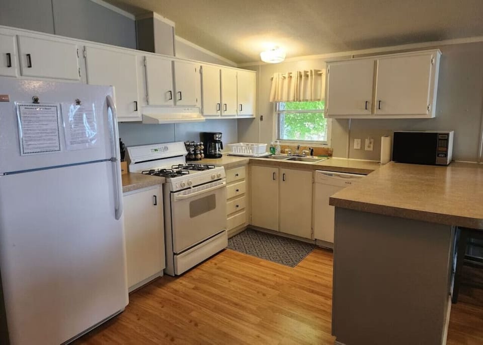 Kitchen (has dishwasher)
