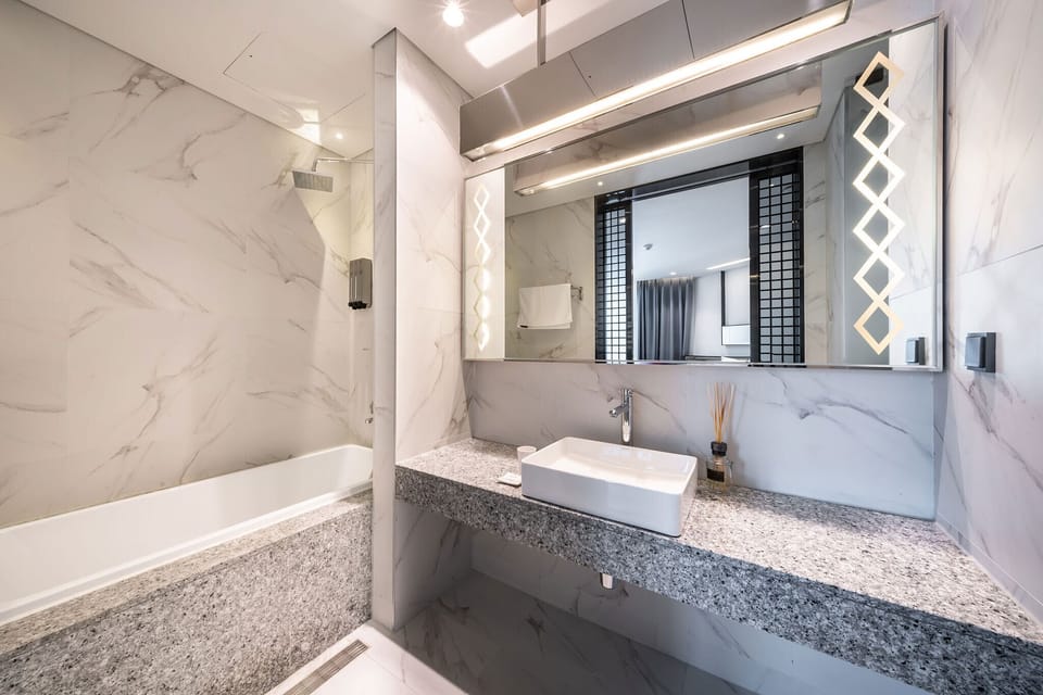 Suite | Free WiFi, bed sheets