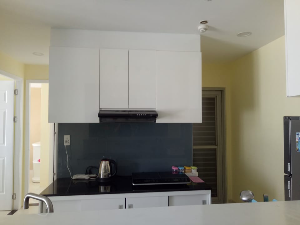 Coffee/tea maker, fridge, microwave (on request), stovetop