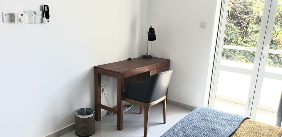 Standard Room | Premium bedding, in-room safe, desk, laptop workspace
