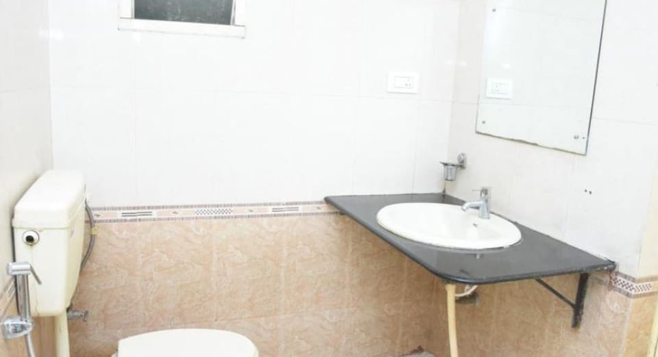 Shower, rainfall showerhead, towels