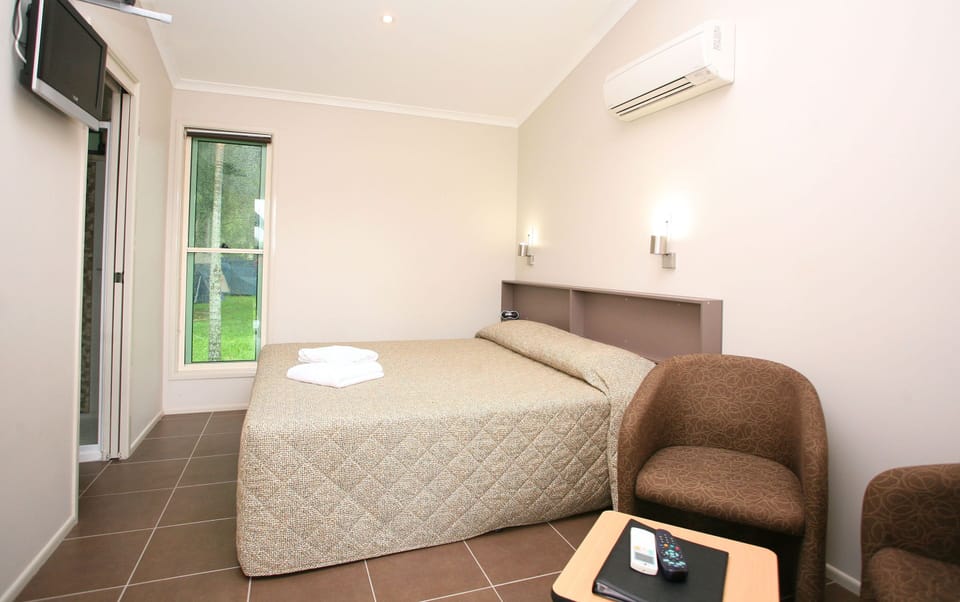 Ensuite Studio | WiFi (free), bed sheets