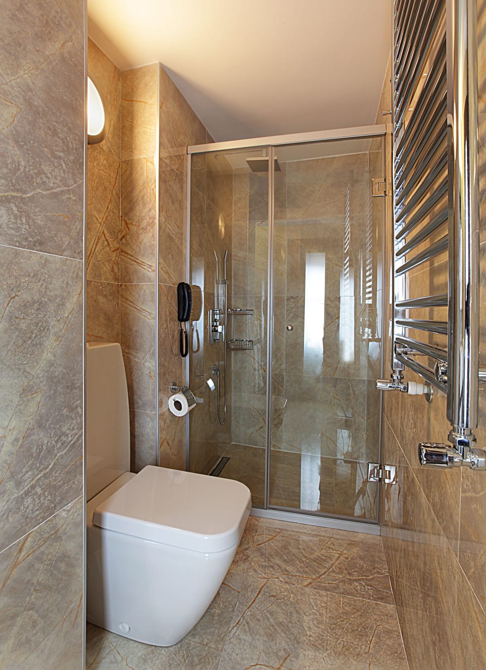 Shower, rainfall showerhead, free toiletries, hair dryer