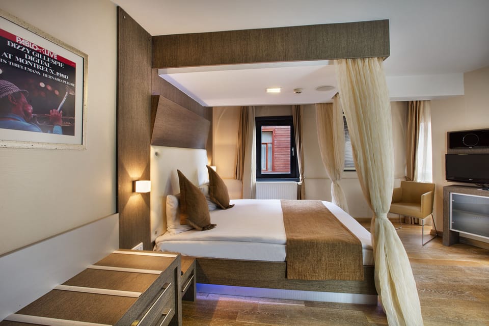 Luxury Room | Premium bedding, minibar, in-room safe, desk