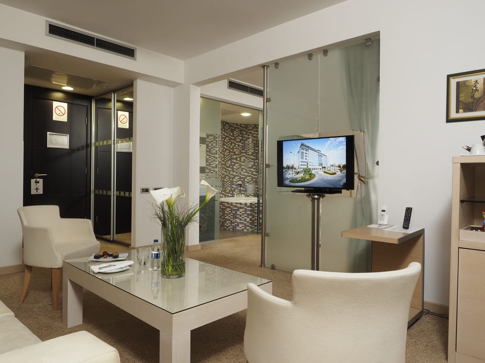 Minibar, in-room safe, desk, blackout drapes