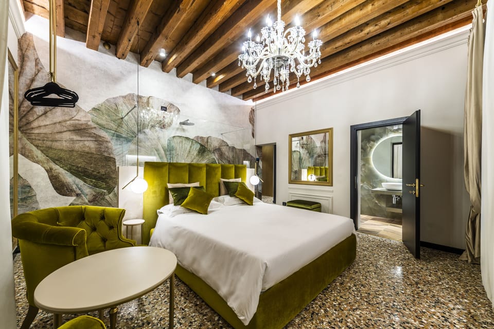 Deluxe Double Room, Annex Building | In-room safe, individually decorated, individually furnished