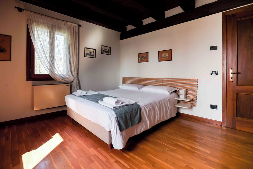 Romantic Double or Twin Room | Desk, free WiFi, bed sheets