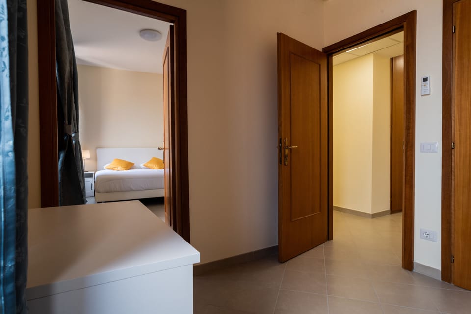 Classic Quadruple Room | In-room safe, desk, free WiFi, bed sheets