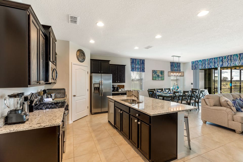 fully equipped kitchen walk in pantry