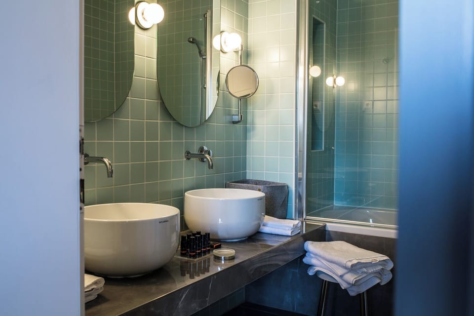 Deluxe Suite, Balcony | Bathroom | Free toiletries, hair dryer, bathrobes, slippers