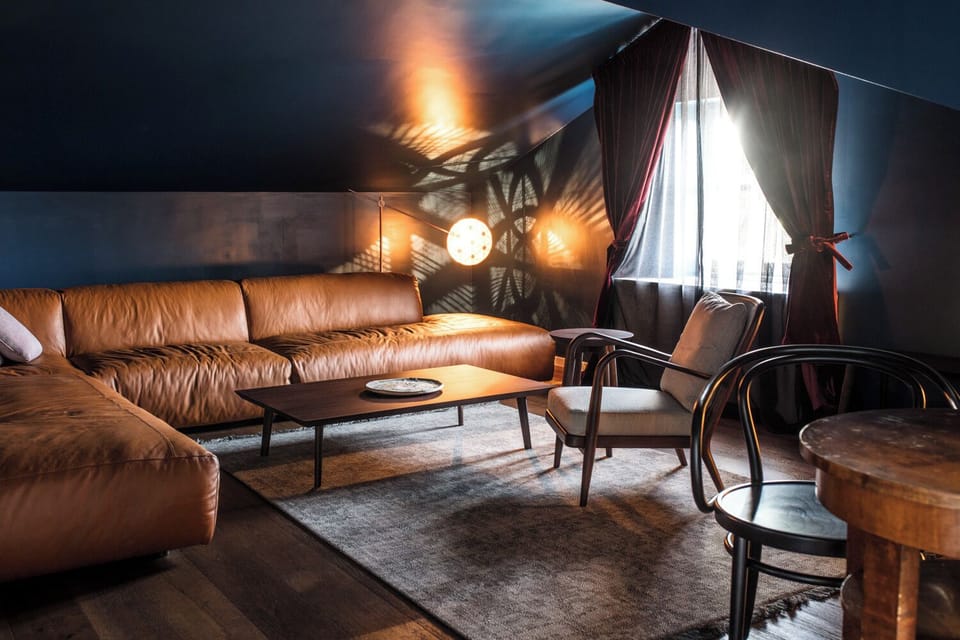 Deluxe Suite, Balcony | Living area | TV, books