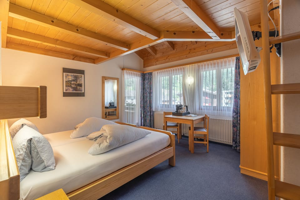 Double Room | In-room safe, desk, soundproofing, free WiFi