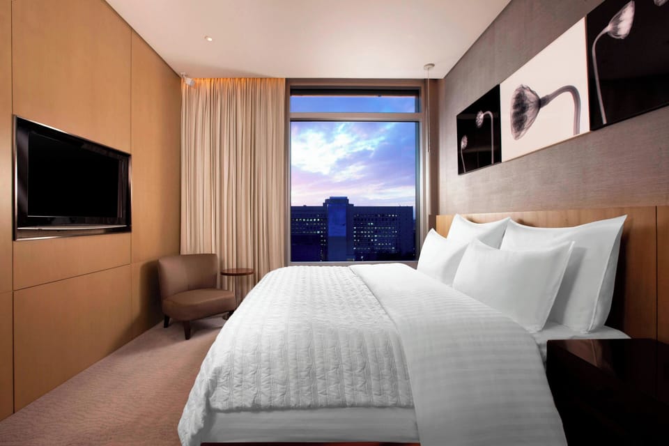 Suite, 1 Bedroom (Corner) | Down comforters, in-room safe, desk, laptop workspace