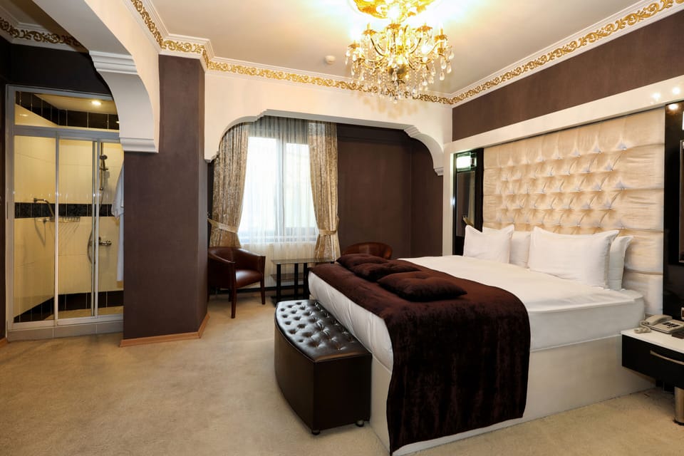 Suite, 1 Bedroom | Minibar, in-room safe, desk, soundproofing