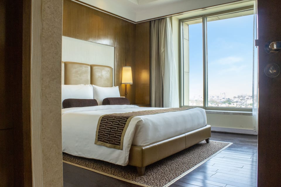 Premium bedding, pillowtop beds, minibar, in-room safe