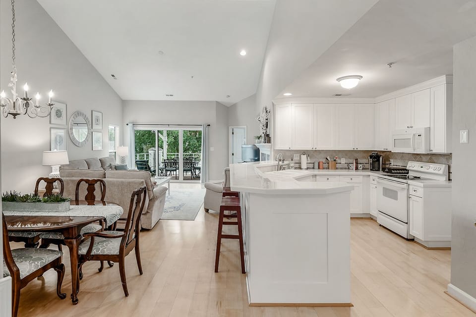 Open Floor Plan - Vaulted Ceiling