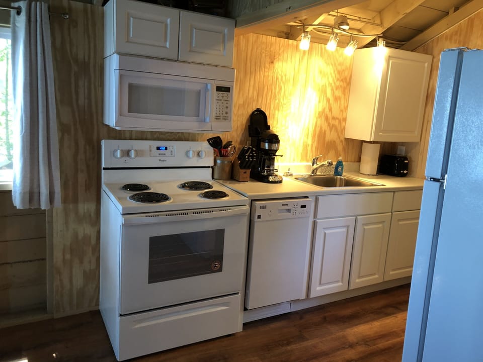 Green camp fully equipped kitchen 