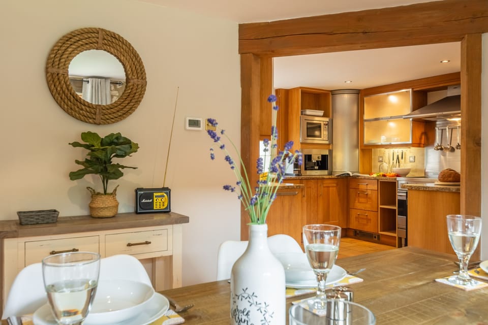 Ground floor: Looking through to the kitchen
