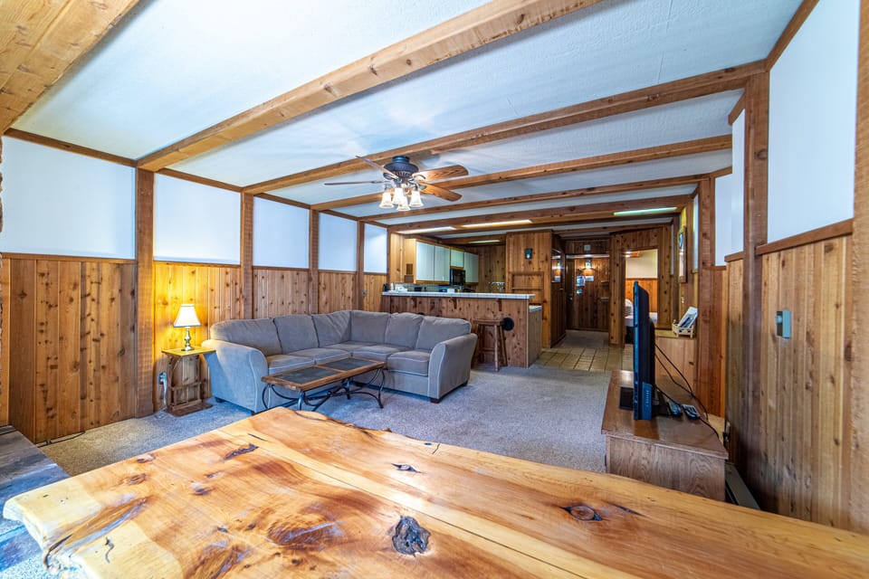 Open floorpan living Room & dining table with seating for 6.