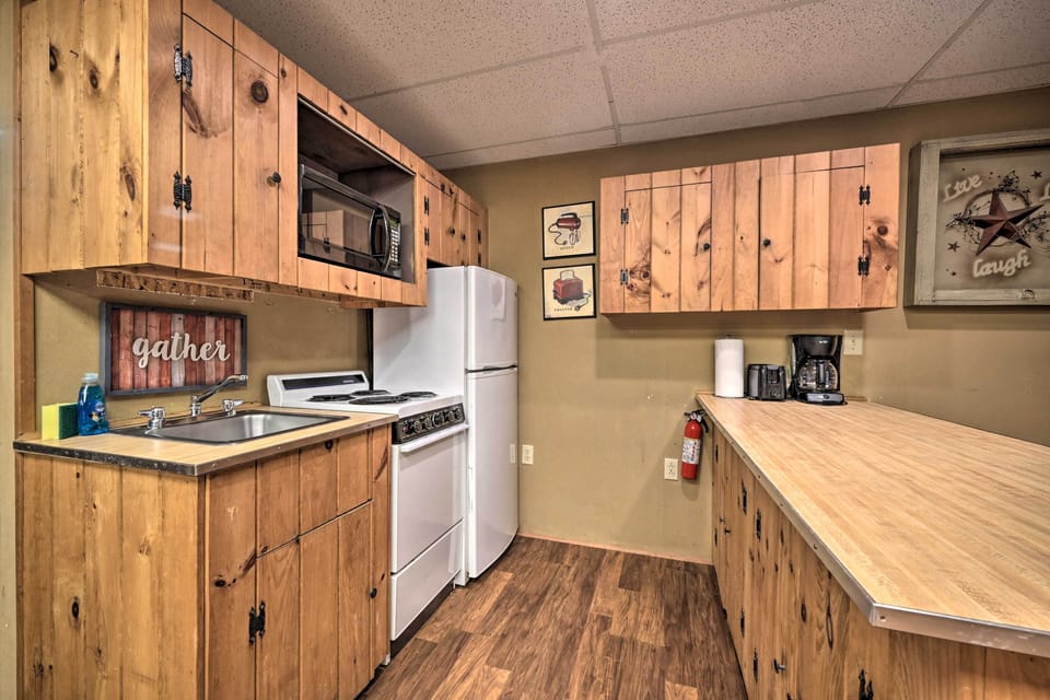 Kitchen | Coffee Maker | Dishware