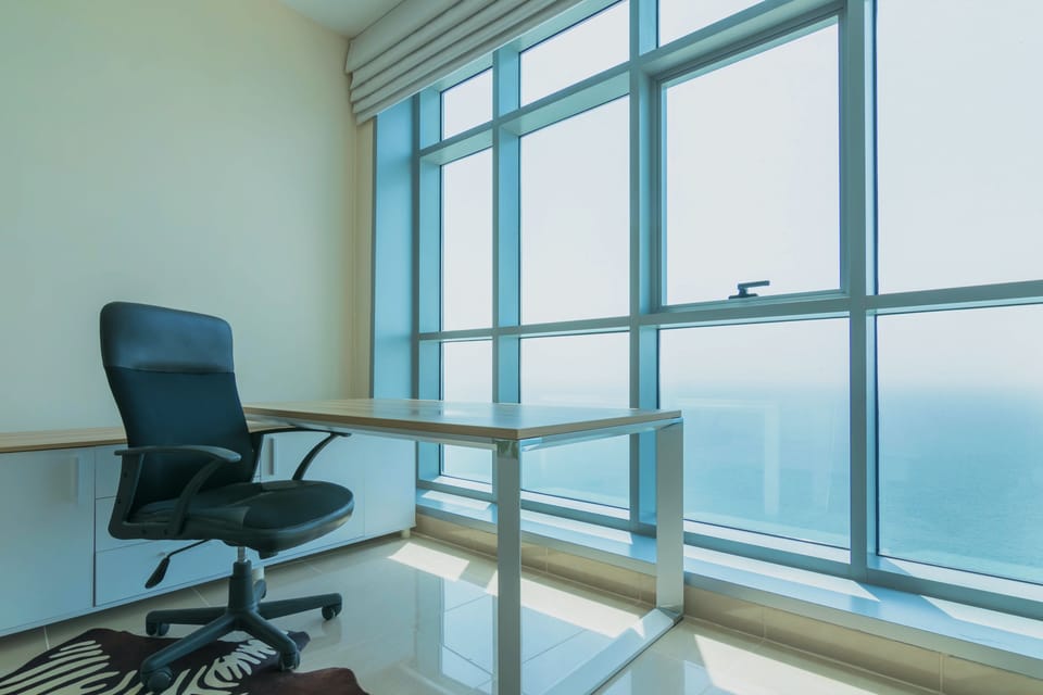 Master's bedroom with a desk. Ideal for business travelers