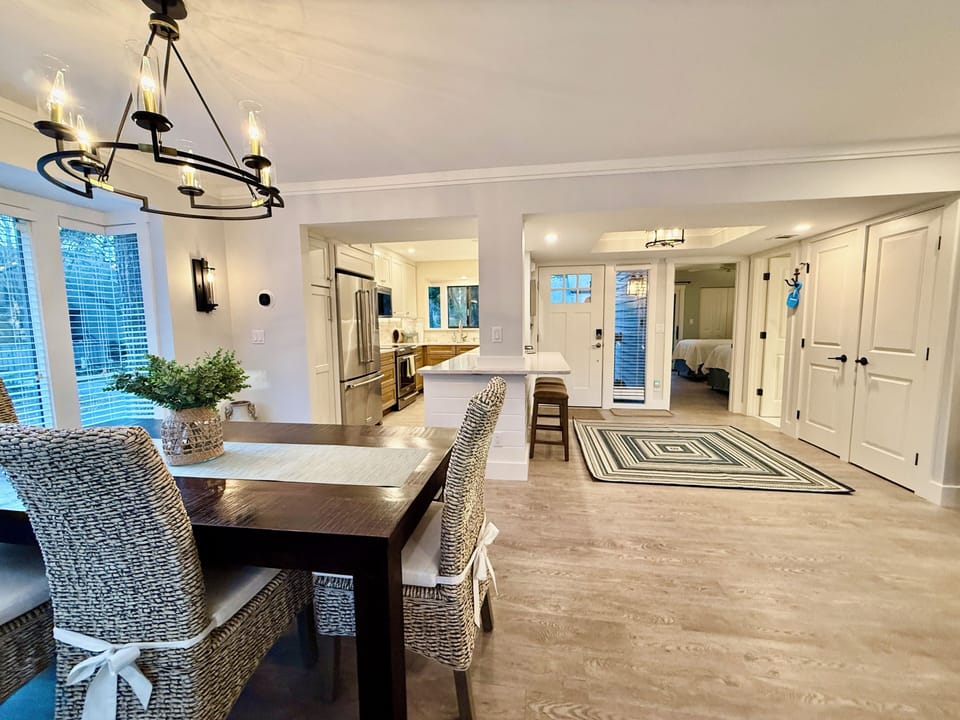 Eat a hearty breakfast in the dining room or at the counter and start your vacay