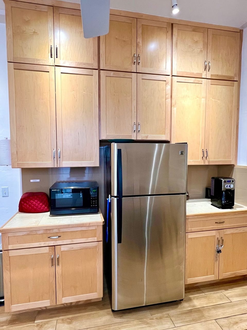 Complete kitchen amenities for you at Marfa House Bosque Bonito