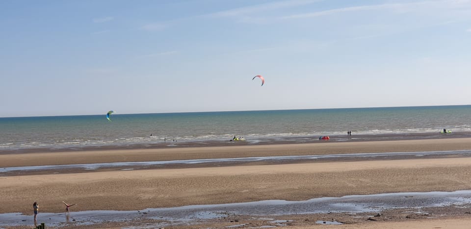 Kitesurfing nearby - perfect conditions for learning & those more experienced 
