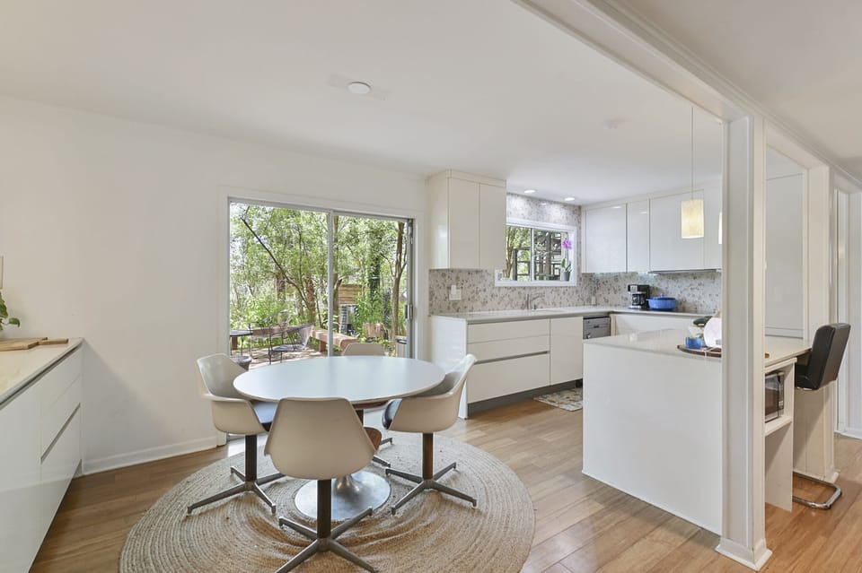 Eat-in Kitchen