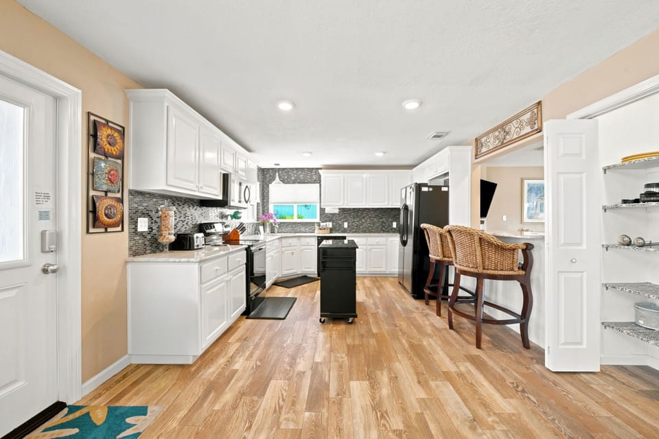Full kitchen