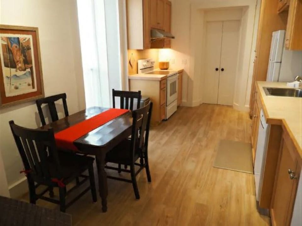 Candelaria dining area