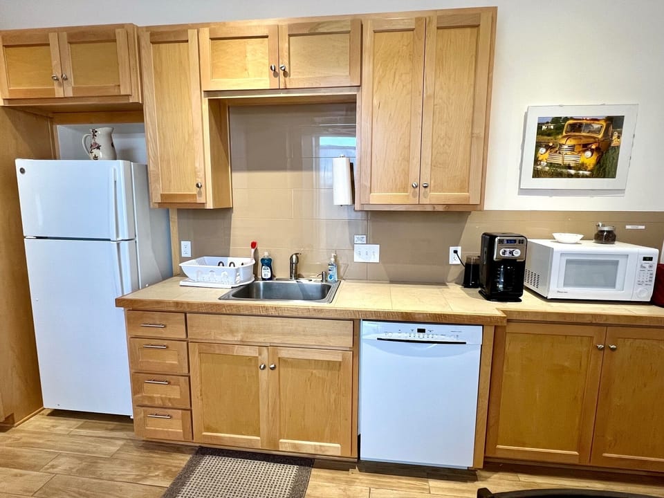 Fully equipped kitchen at Marfa House Candelaria