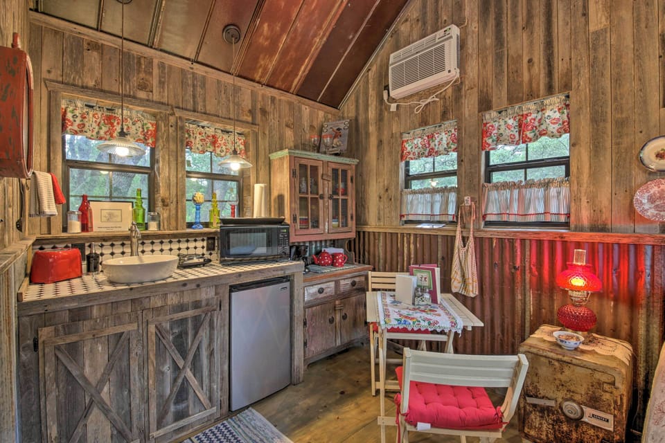 Studio | Well-Equipped Kitchenette