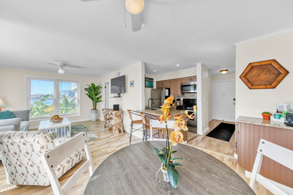 Extra Counter Space In Dining Room