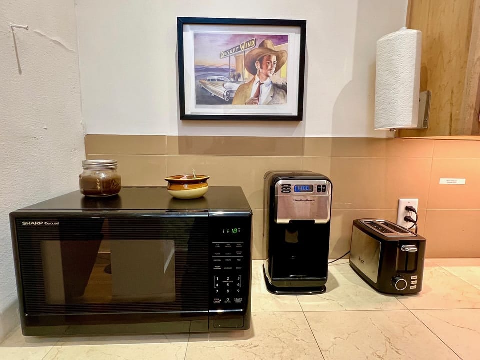 Kitchen amenities, Marfa House Pinto Canyon
