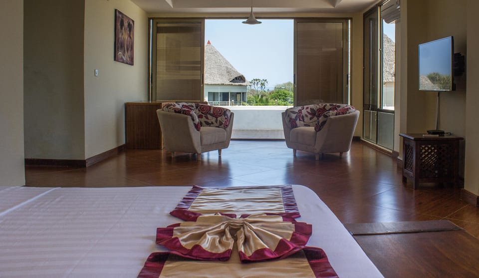 Exclusive Penthouse | Hypo-allergenic bedding available, down comforters, pillowtop beds