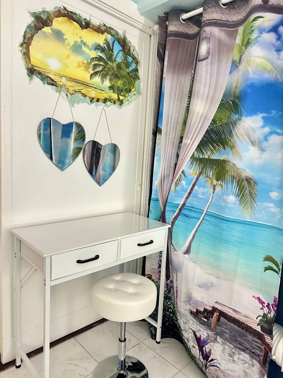Mini workstation or makeup vintage in Master bedroom
