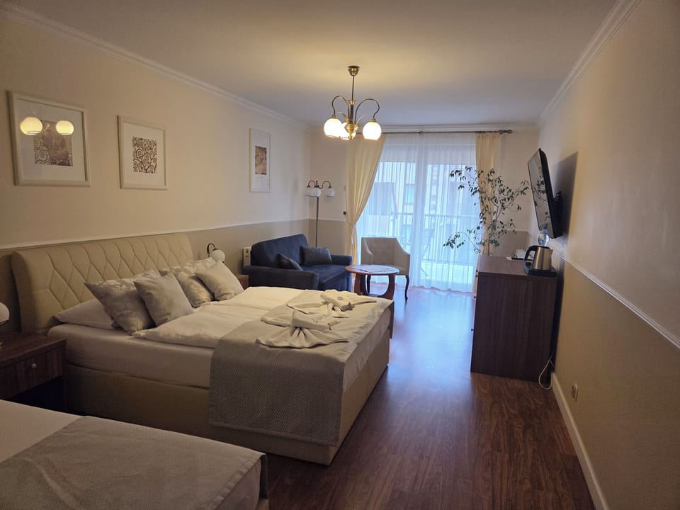 Triple Room | In-room safe, individually decorated, blackout drapes, soundproofing