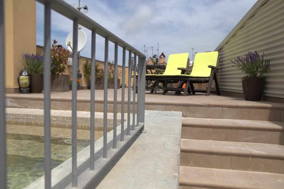 Balcony/Terrace,Swimming pool